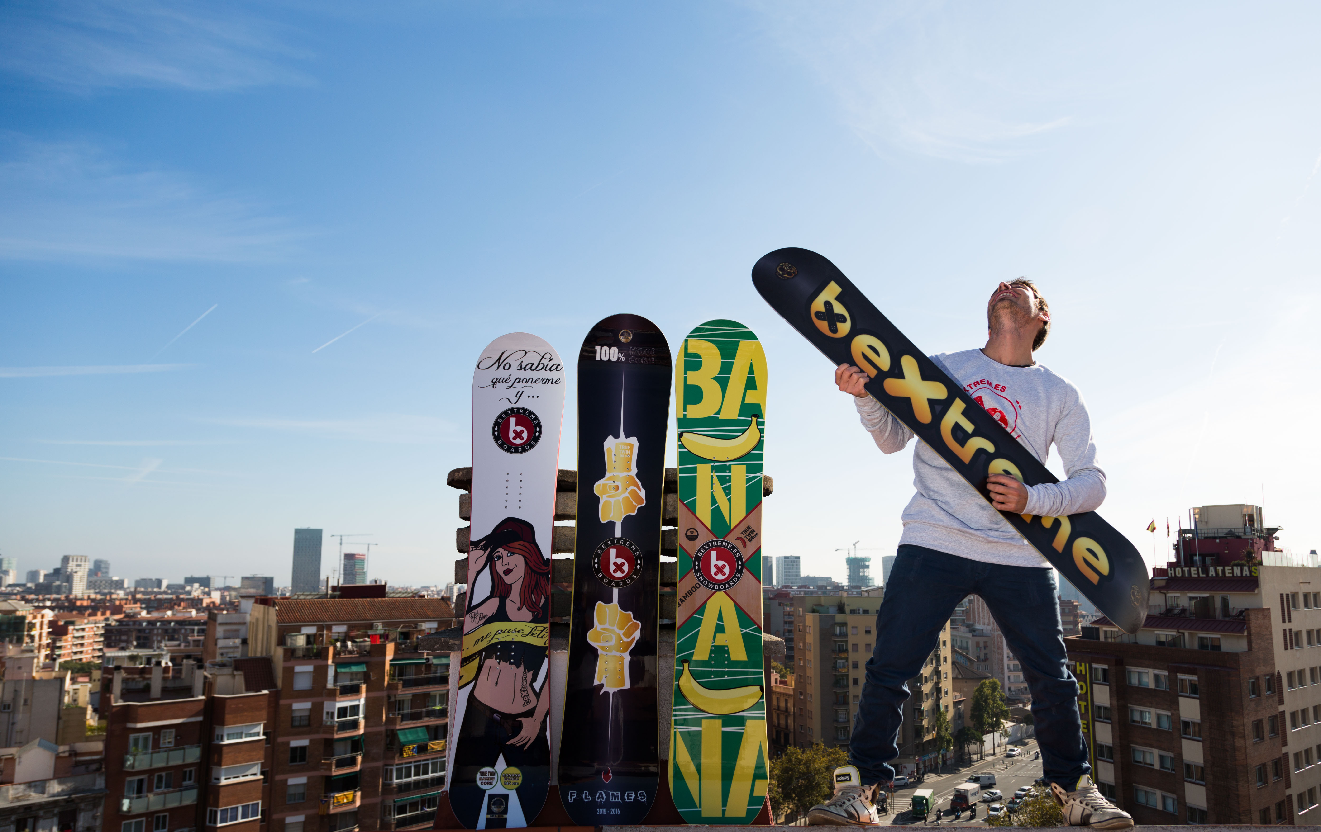 Tipos snowboards de la marca de Barcelona BeXtreme