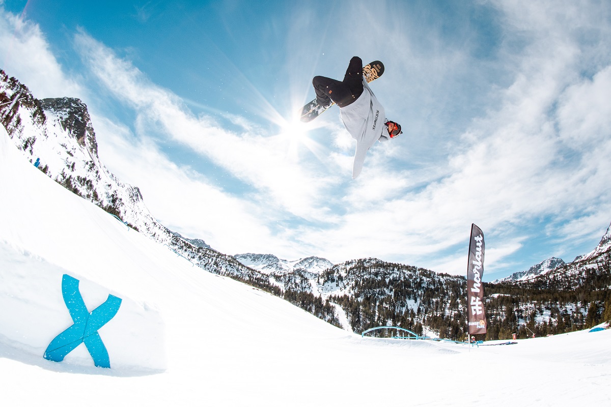 Hacer un backflip con snowboard. Tutorial