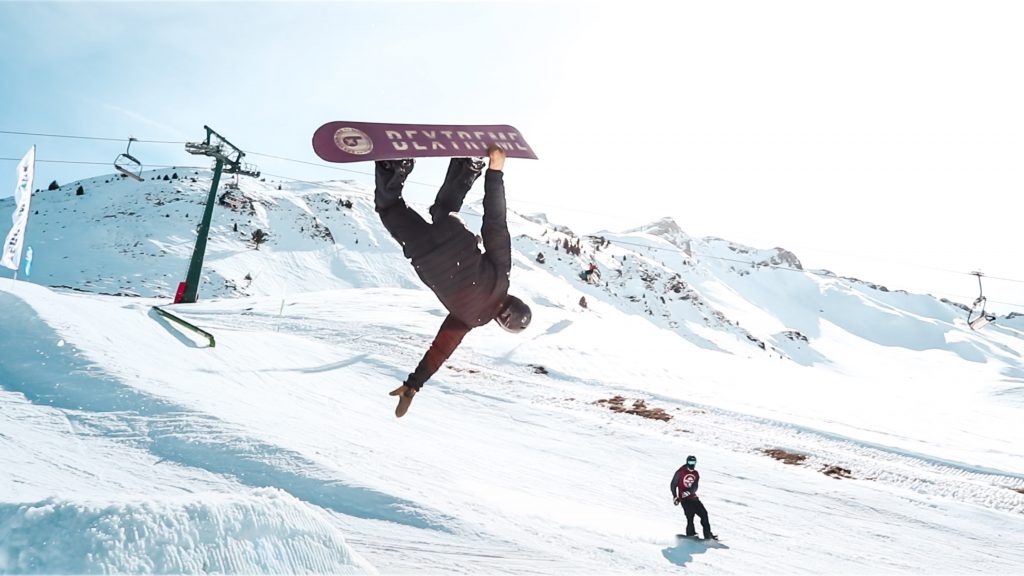 snowboard freestyle en skatepark