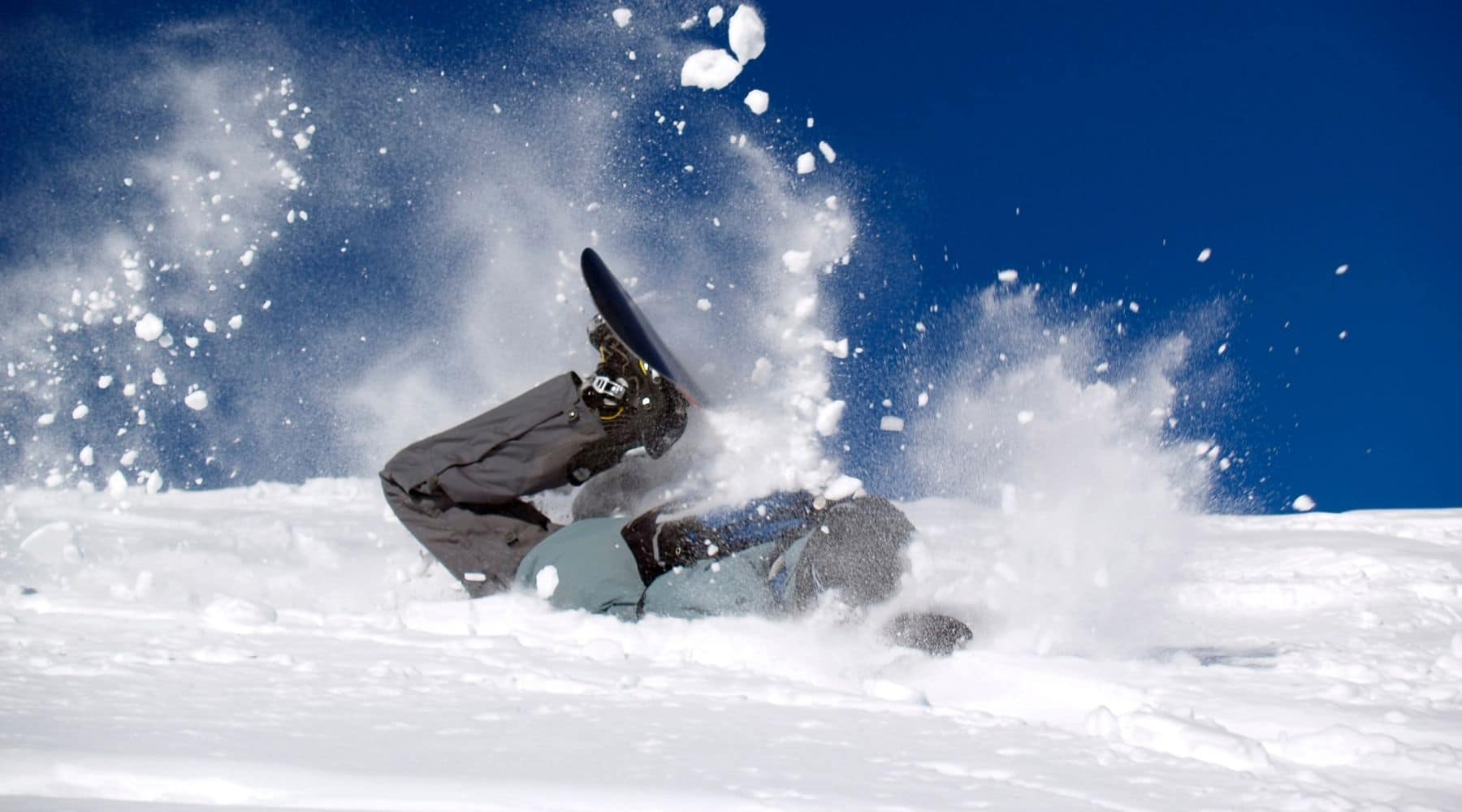 ¿Cómo reparar una tabla de snowboard?