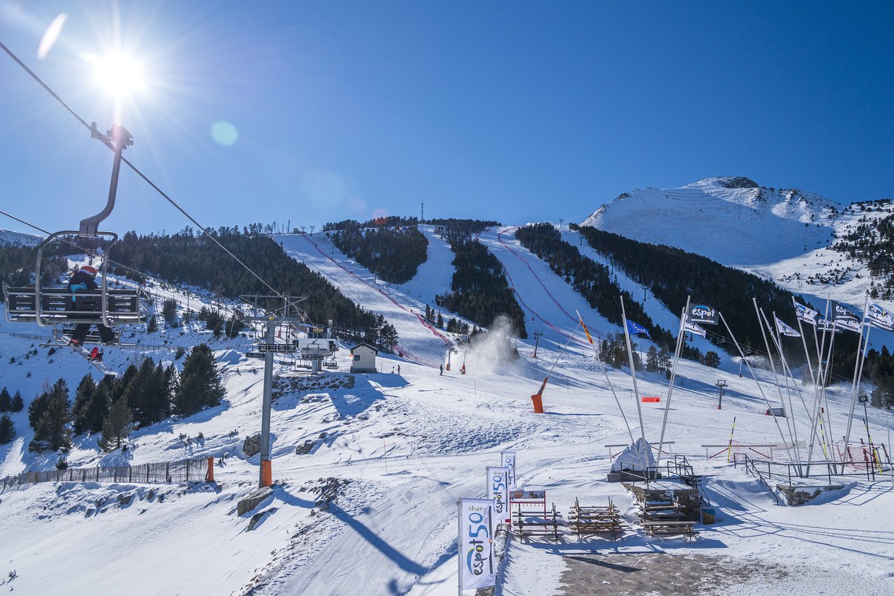 Hacer snowboard pista esquí Espot
