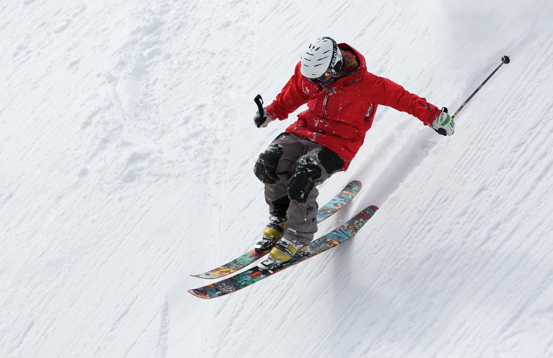 The 5 Main Differences Between Skiing and Snowboarding